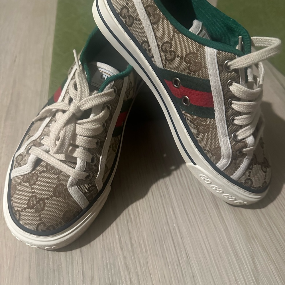 GENTLY USED GUCCI TENNIS SHOES